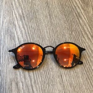 Mirrored red RayBan circle lens